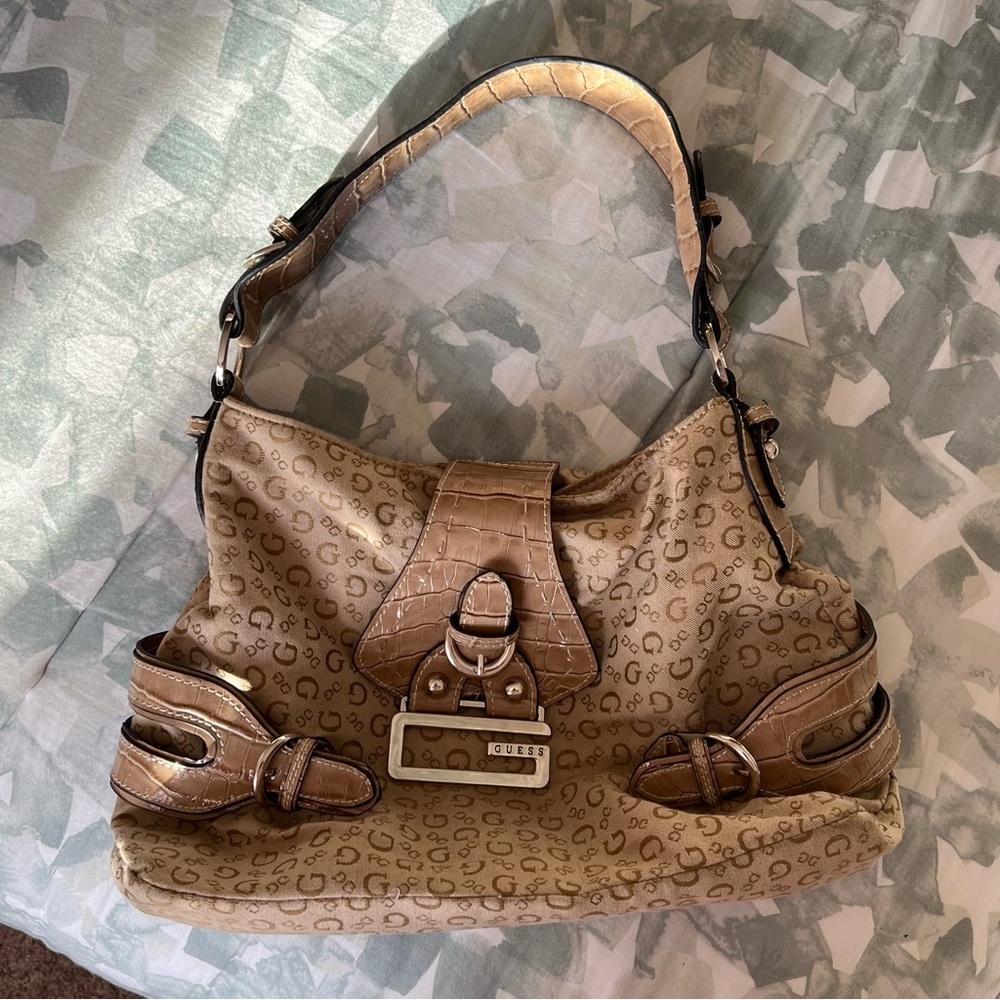 ⭐️Y2K vintage GUESS boho shoulder bag⭐️